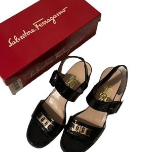 Vintage Salvatore Ferragamo Black Ankle Strap Sandals Sz 8.5B Gold Buckle